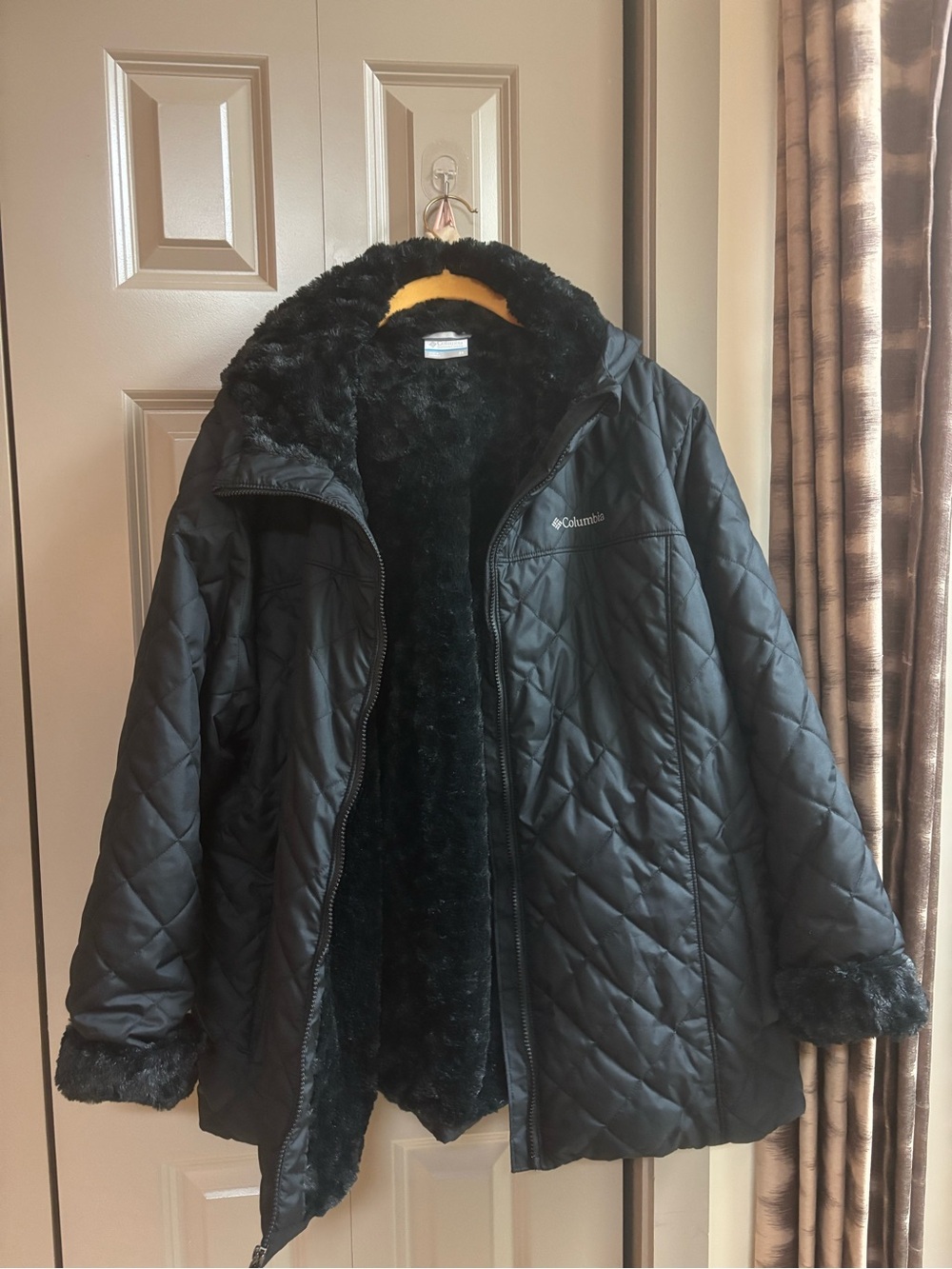 Columbia Black Quilted Jacket with Faux Fur Trim